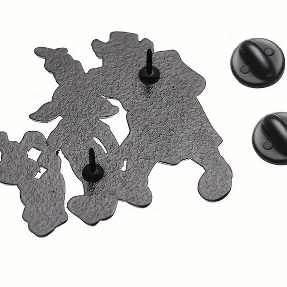 Vintage Style Inspector Gadget Enamel Fashion Pin - Picture 2 of 3